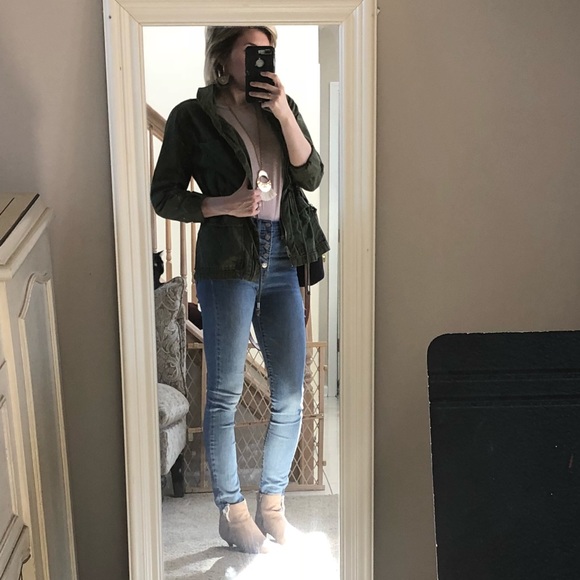 Meet your Posher, Emily - Picture 5 of 7